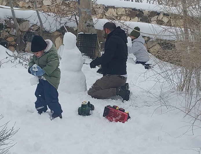 Toprakhisar’da Karla Gelen Umut: Çocukların Oyunu, Yerinde Yaşamın Yeniden İnşasının Simgesi