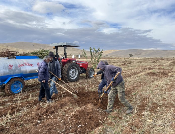 YAŞAMI YERİNDE VE YENİDEN İNŞA HAREKETİ: AX – ZIMAN – ÎMAN EKSENİNDE YENİDEN YAŞAM VE TERSİNE GÖÇ
