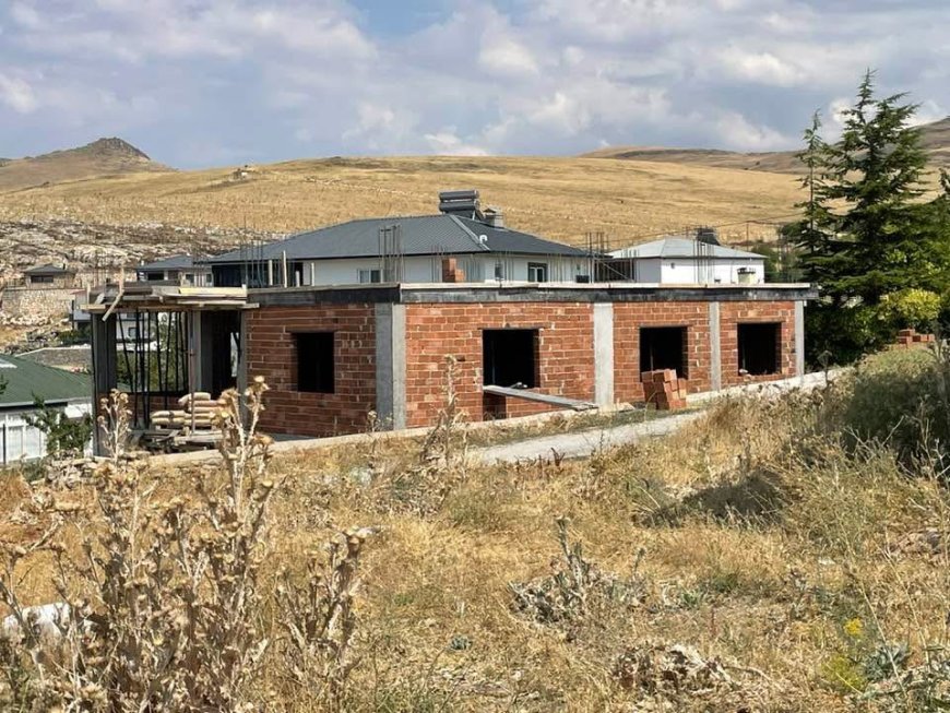 Maraş’ta inşaat süreci tüm yönleriyle ilerliyor